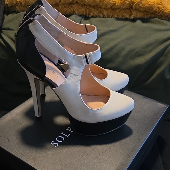 Sole Society Black and Cream Heels - Picture 7 of 7